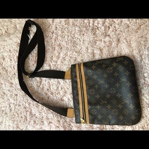 ***AUTHENTIC*** Louis Vuitton crossbody bag